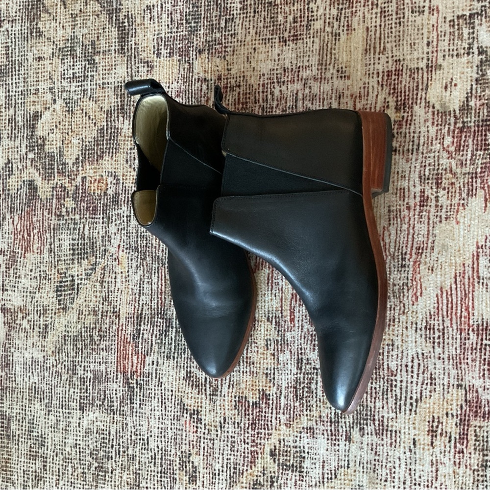 Nisolo Eva Everyday Chelsea black boot, gently used, in great condition